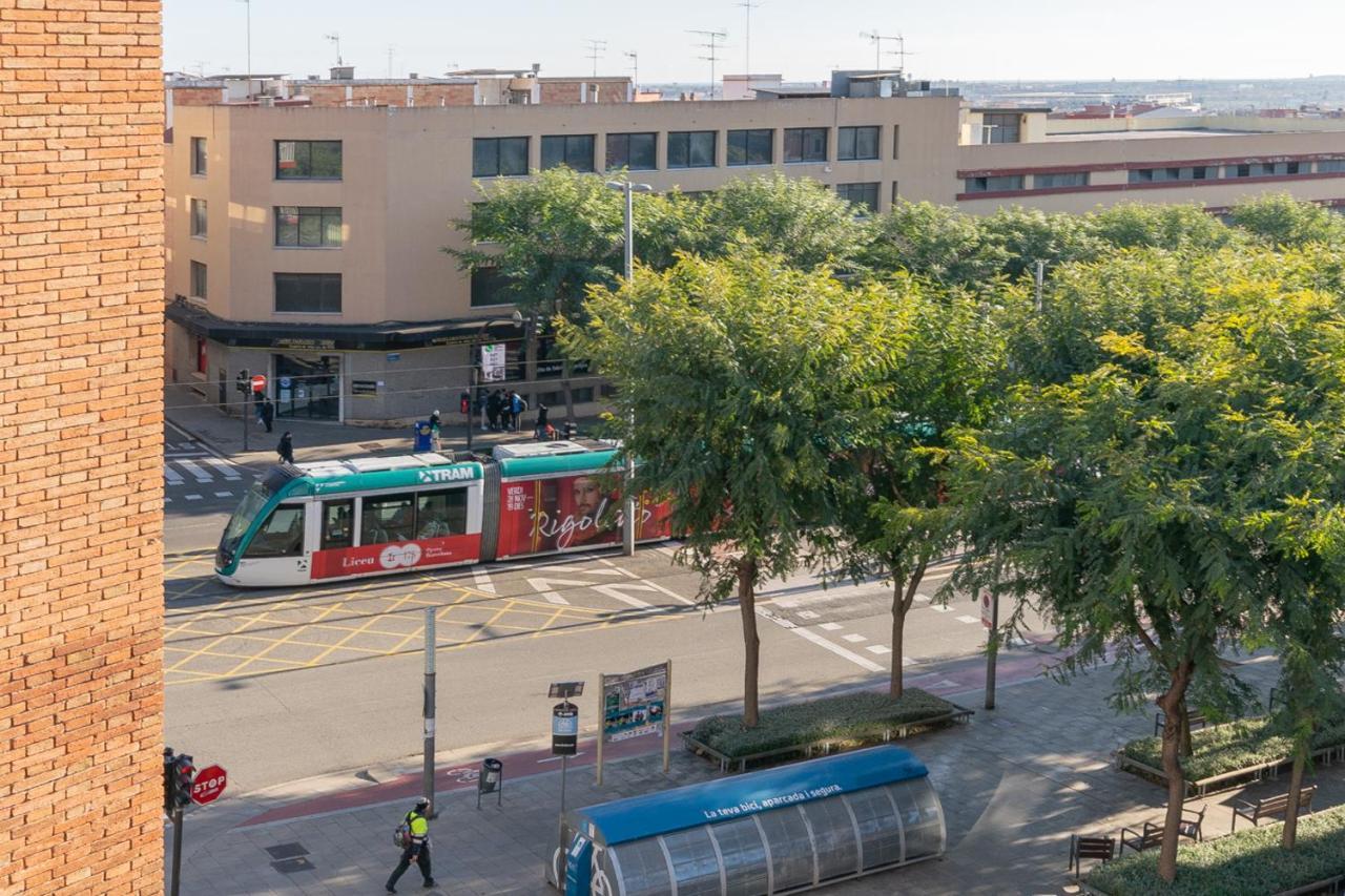Cadillac Lujo Total Sin Pasar Por Un Hotel Cornellà de Llobregat Екстериор снимка